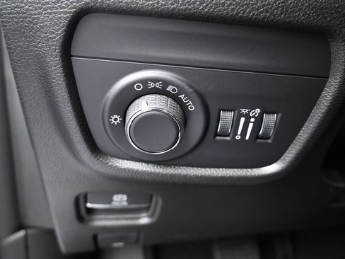 Used 2025 Jeep Grand Cherokee Laredo image 27