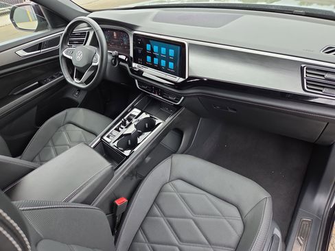 Used 2024 Volkswagen Atlas Cross Sport SE FWD image 17