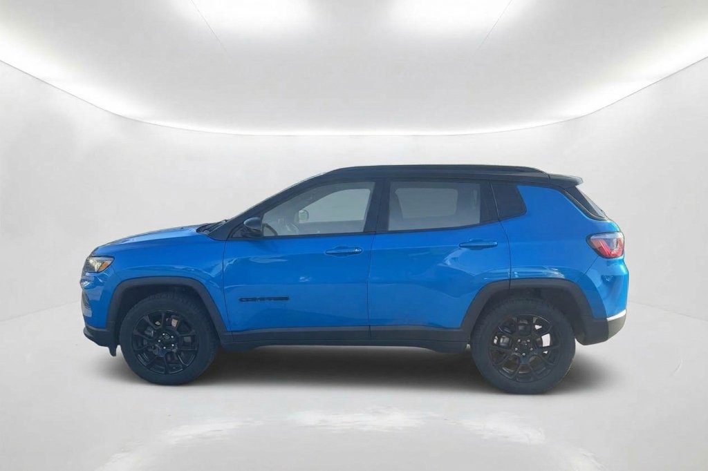 Used 2023 Jeep Compass Latitude w/ Convenience Group AWD/4WD image 9