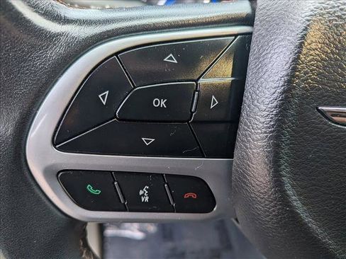 Used 2018 Chrysler Pacifica Touring-L image 14