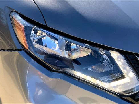 Used 2019 Nissan Rogue SL image 26