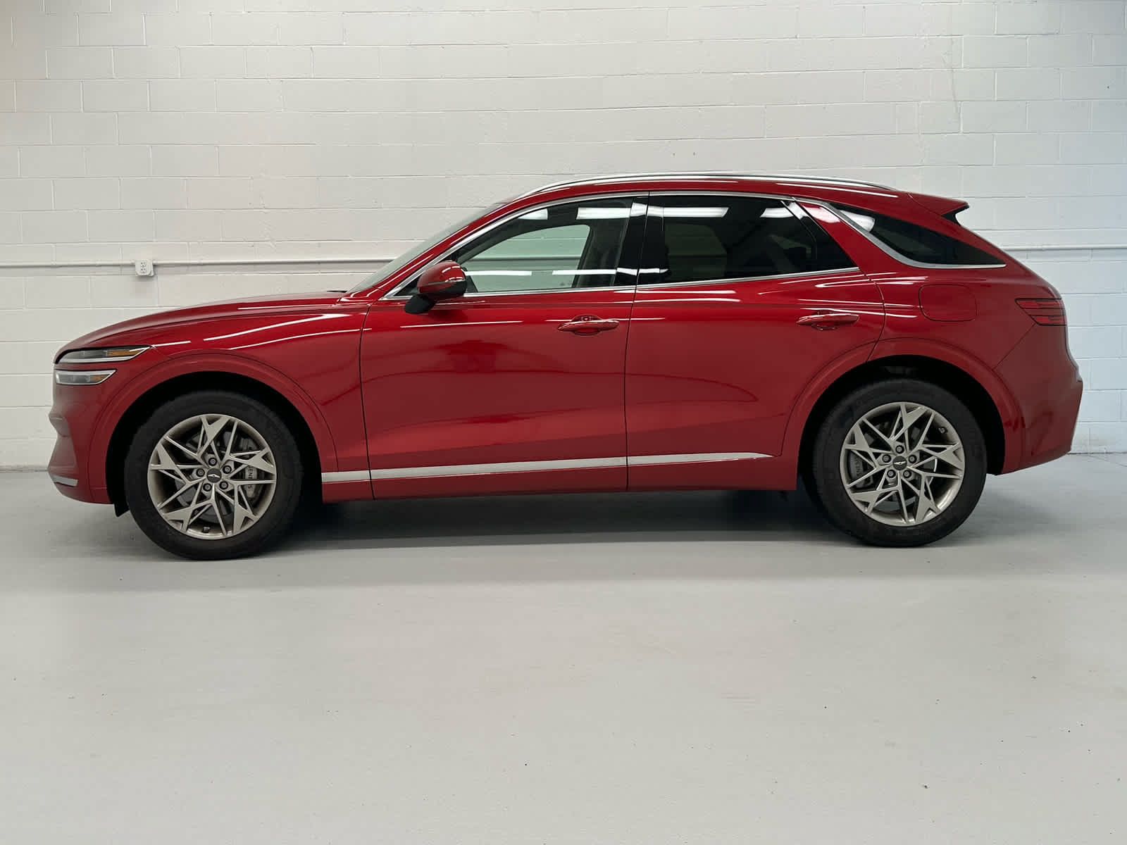 Used 2025 Genesis GV70 2.5T AWD/4WD image 3