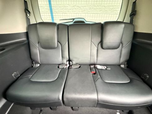 Used 2017 INFINITI QX80 4WD w/ Driver Assistance Package image 18