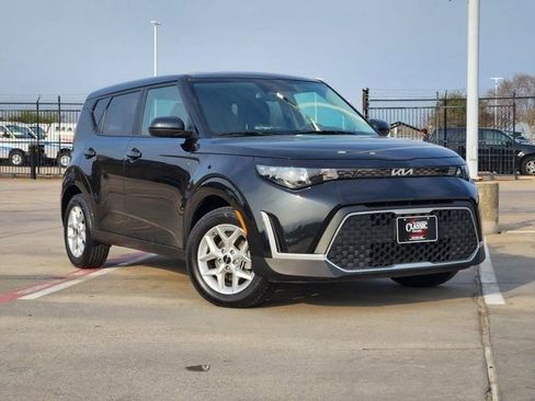 Used 2025 Kia Soul S image 2