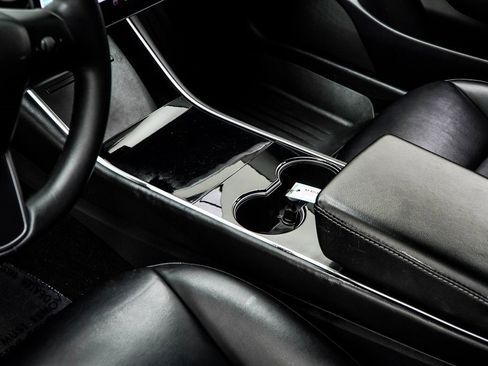 Used 2019 Tesla Model 3 Mid Range image 16