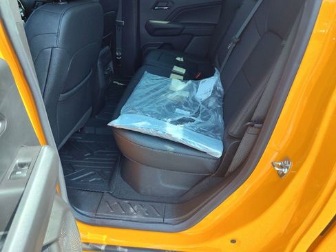 Used 2025 Chevrolet Colorado LT w/ LT Convenience Package image 10