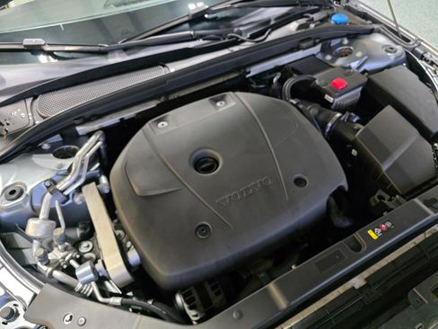 Used 2021 Volvo S60 T5 Momentum w/ Premium Package image 42