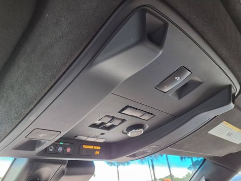 Used 2018 Cadillac Escalade ESV Platinum RWD image 20