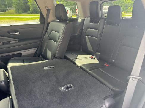 Used 2023 Nissan Pathfinder SL w/ Cargo Package AWD/4WD image 16