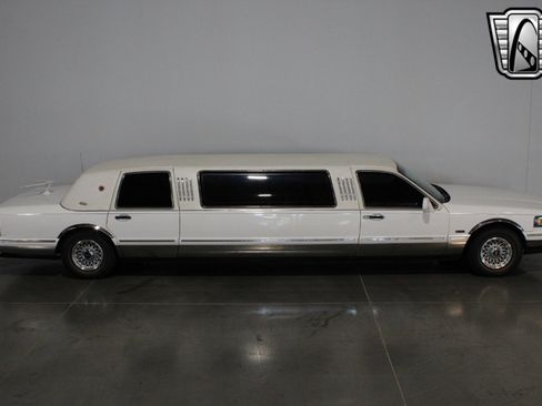 Used 1996 Lincoln Town Car Executive image 11