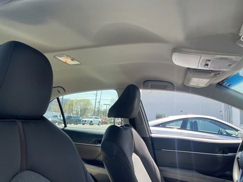 Used 2018 Toyota Camry LE image 17