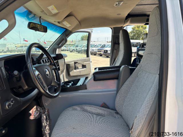 Used 2019 Chevrolet Express 3500 Extended w/ Driver Convenience Package RWD image 15