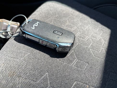 Used 2025 Kia Seltos S FWD image 18