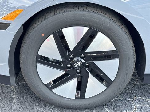 New 2025 Hyundai Ioniq 6 SE image 11