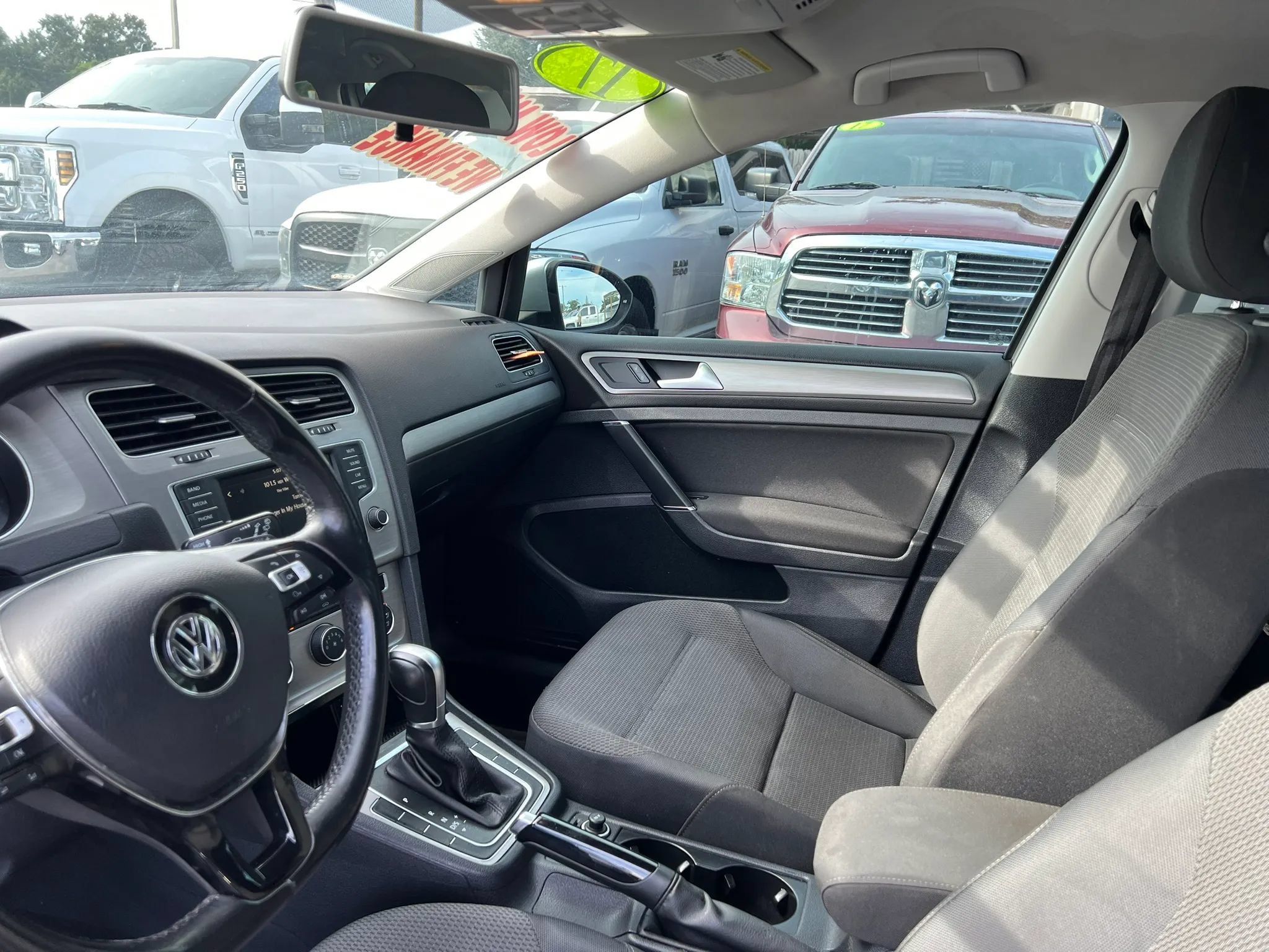 Used 2017 Volkswagen Golf S FWD image 10