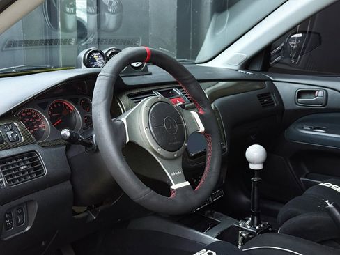 Used 2003 Mitsubishi Lancer Evolution image 11