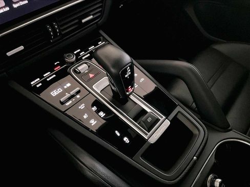 Used 2023 Porsche Cayenne Platinum Edition image 20