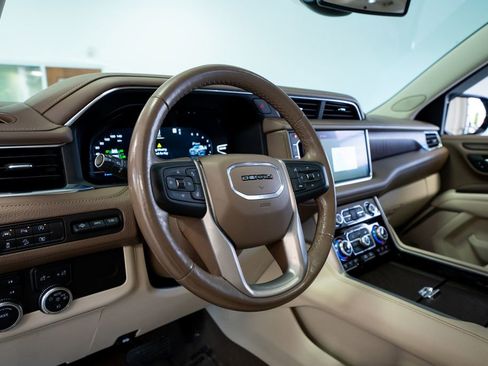 Used 2023 GMC Yukon Denali AWD/4WD image 32