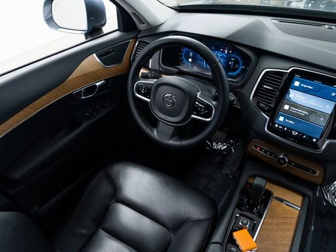 Used 2023 Volvo XC90 T8 Plus image 10