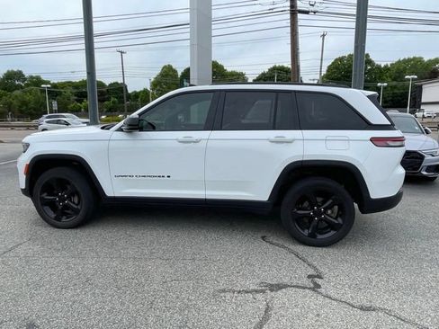 Used 2024 Jeep Grand Cherokee Altitude AWD/4WD image 8