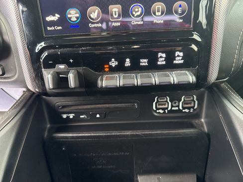 Used 2019 RAM 1500 Limited w/ Off Road Group image 18