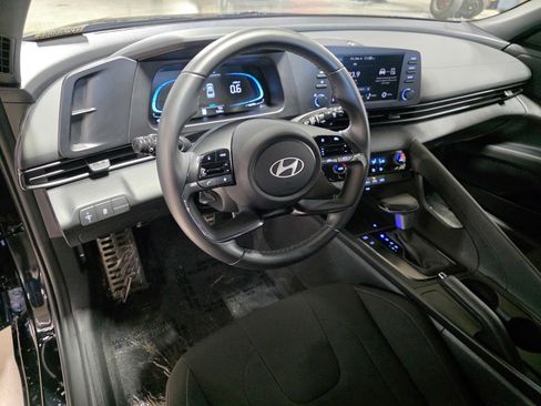 Certified 2025 Hyundai Elantra Sport FWD image 24