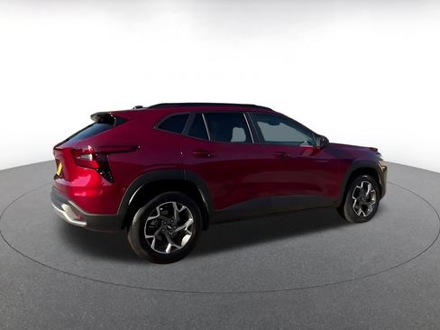 Used 2025 Chevrolet Trax LT w/ LT Convenience Package FWD image 12