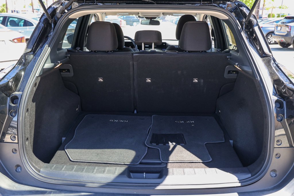 Used 2025 Nissan Kicks SV FWD image 18