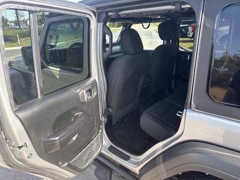 Used 2021 Jeep Wrangler Unlimited Willys image 13