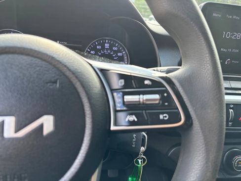Used 2022 Kia Forte LXS FWD image 15