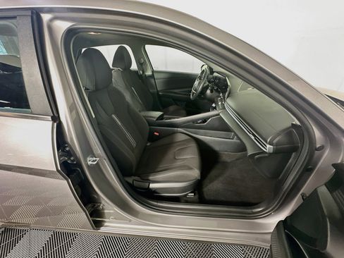 Used 2025 Hyundai Elantra SEL FWD image 31