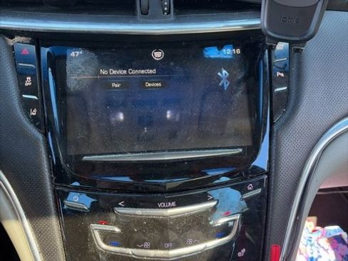 Used 2013 Cadillac XTS Premium image 2