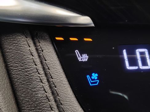Used 2025 Cadillac XT6 Premium Luxury FWD image 27