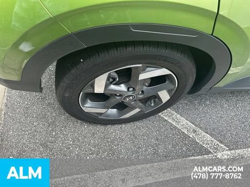 Used 2024 Hyundai Venue SEL FWD image 9