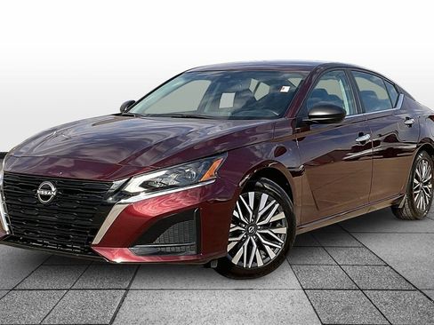 Used 2025 Nissan Altima 2.5 SV image 1