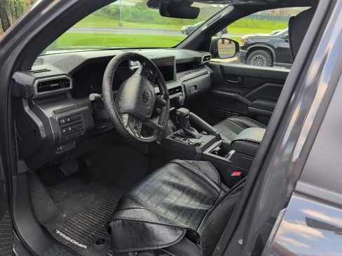 Used 2025 Toyota Tacoma SR5 AWD/4WD image 4