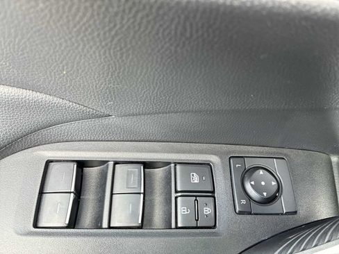 Used 2025 Toyota RAV4 XLE AWD/4WD image 15