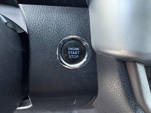Used 2018 Toyota Highlander Limited image 26