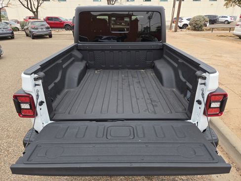 Used 2024 Jeep Gladiator Rubicon w/ Technology Group image 12