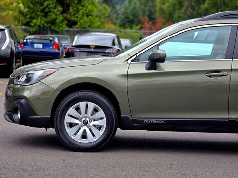 Used 2018 Subaru Outback 2.5i Premium AWD/4WD image 5