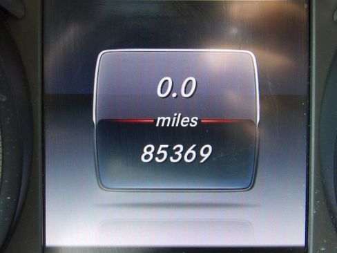 Used 2018 Mercedes-Benz GLC 300 GLC300 4MATIC image 19