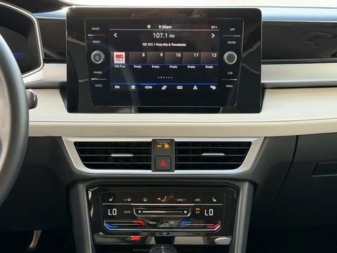 Certified 2025 Volkswagen Taos SE FWD image 17