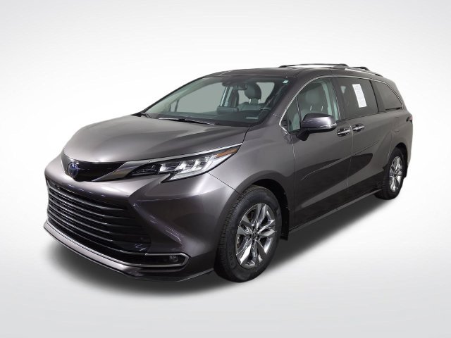 Used 2024 Toyota Sienna Limited AWD/4WD image 2