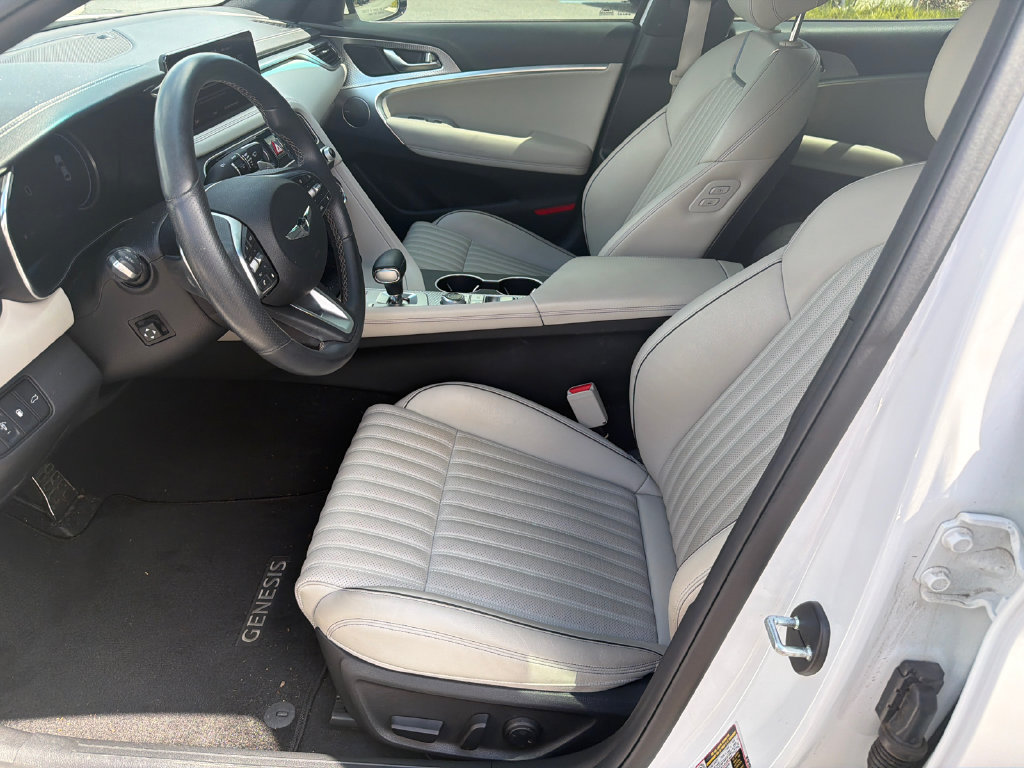 Used 2023 Genesis G70 2.0T w/ Sport Prestige Package RWD image 11