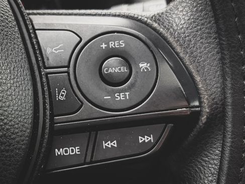 Used 2022 Toyota RAV4 XLE w/ Convenience Package AWD/4WD image 12
