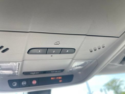Used 2019 Chevrolet Equinox LT FWD image 9
