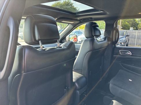 Used 2019 Jeep Grand Cherokee Limited image 13