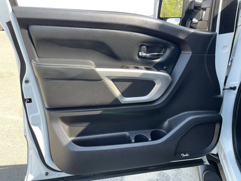 Used 2019 Nissan Titan PRO-4X w/ Pro-4x Utility Package AWD/4WD image 16