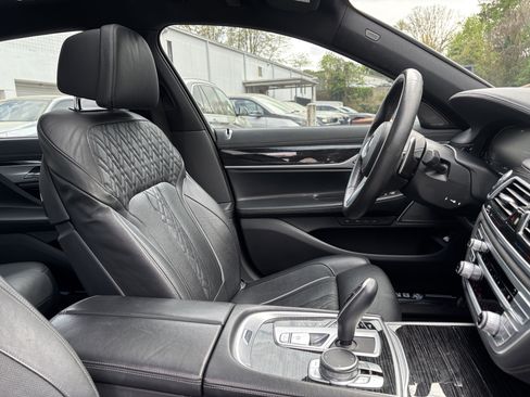 Used 2021 BMW 740i w/ M Sport Package image 23