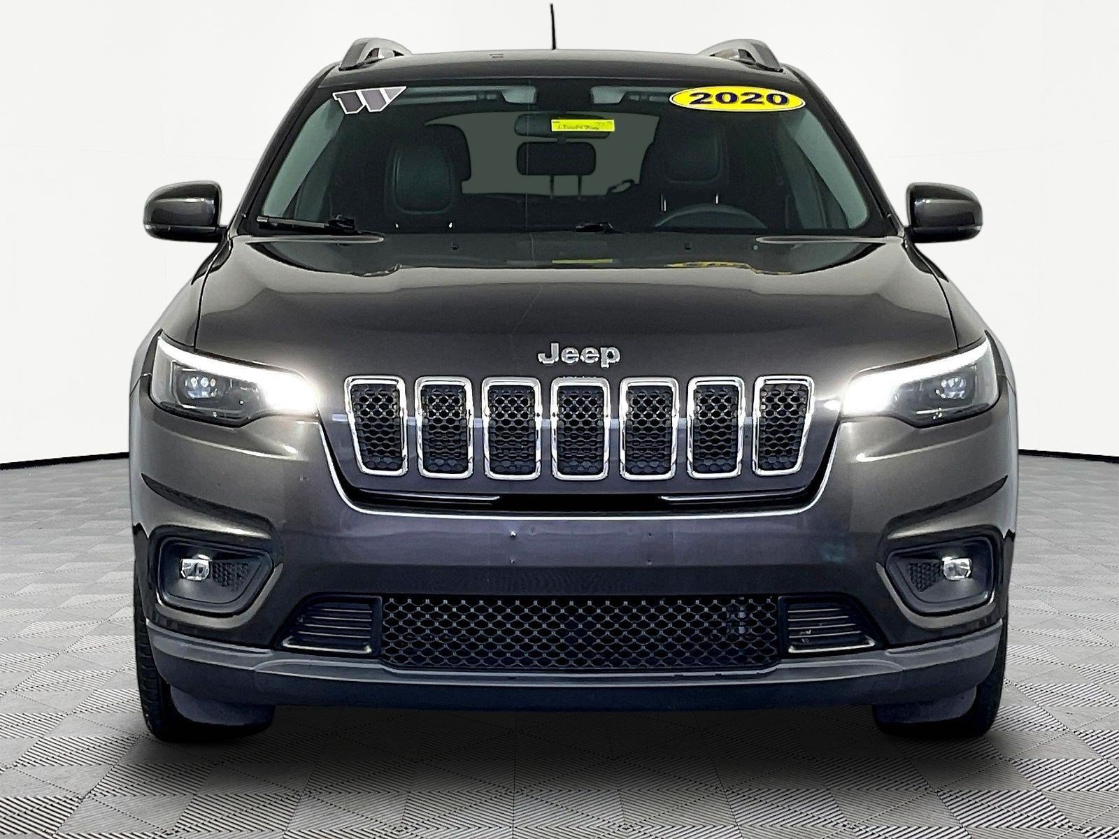 Used 2020 Jeep Cherokee Latitude Plus FWD image 2